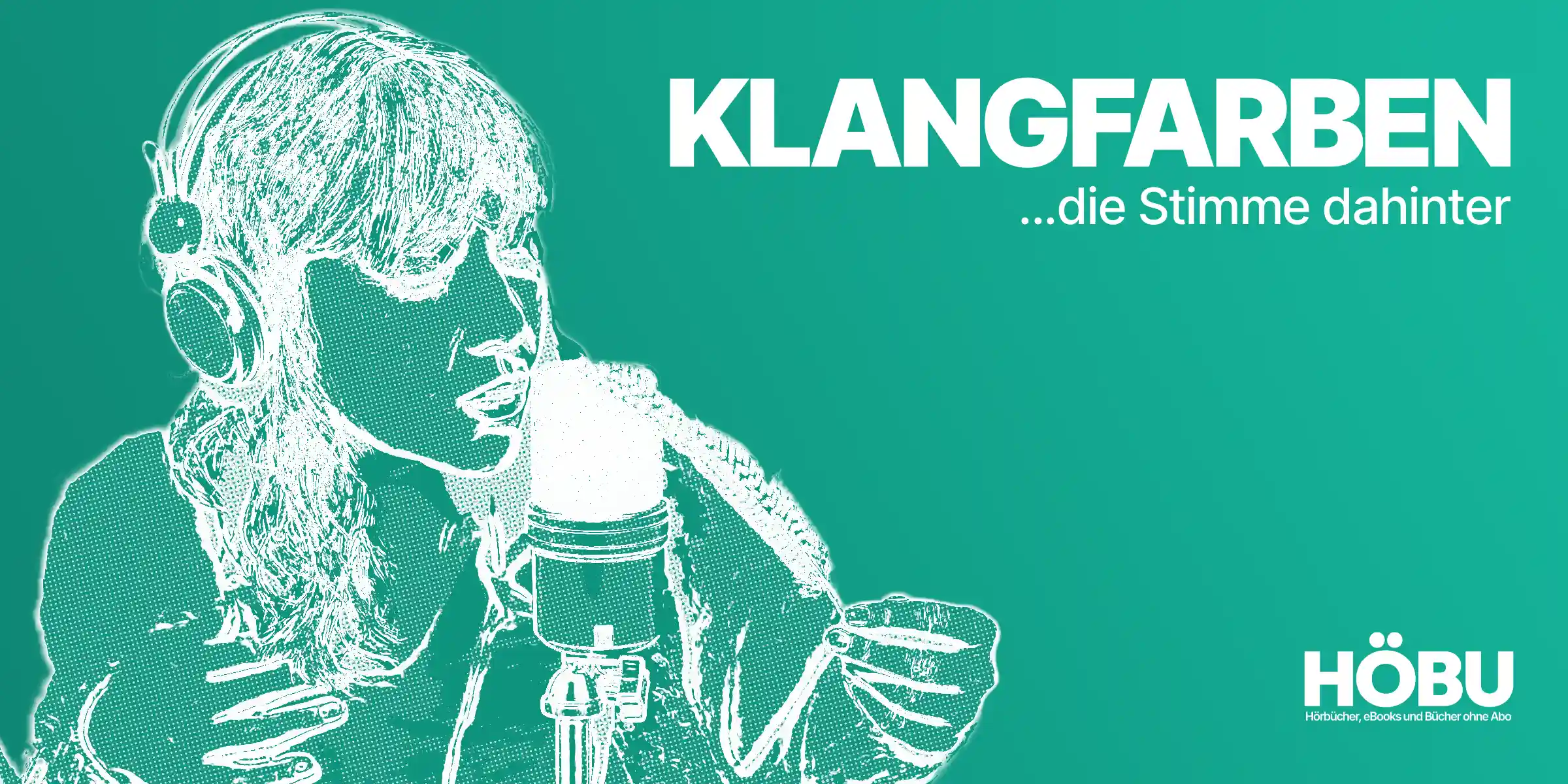 Stilisierte Halbton-Illustration in HÖBU-Teal: Junge Frau mit langen Haaren spricht ein Hörbuch in ein Mikrofon – Rubrik „Klangfarben, die Stimme dahinter"